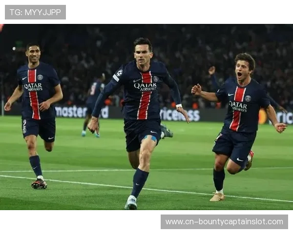 阿什拉夫梅开二度助巴黎圣日耳曼客场三球完胜布雷斯特登顶法甲榜首