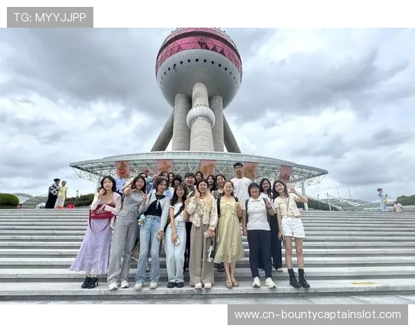 莫家蝶力竭倒地由队友背离赛场，女子4x400米接力金牌见证深厚情谊