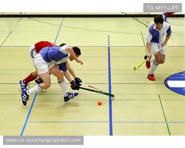 鄂温克族自治旗室内曲棍球场馆投入使用，破解高寒地区冬季训练难题