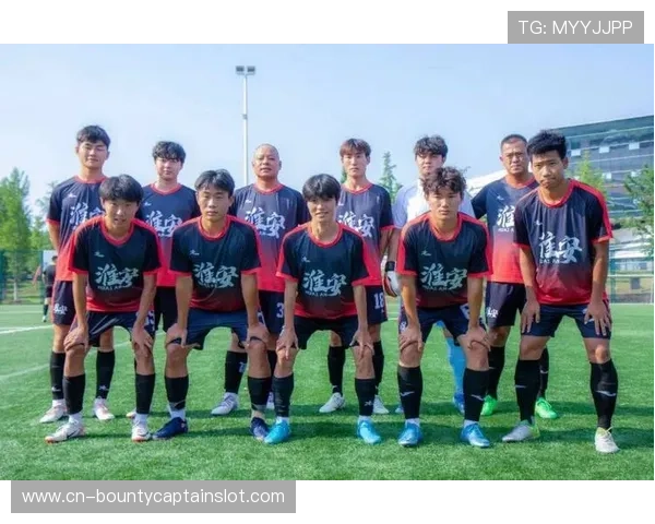 足球与城市文化:摄影作品中的淮安足球生活片段 足球与城市文化:摄影作品中的淮安足球生活片段